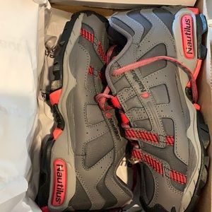 Nautilus Women’s Alloy Lite Toe work shoes